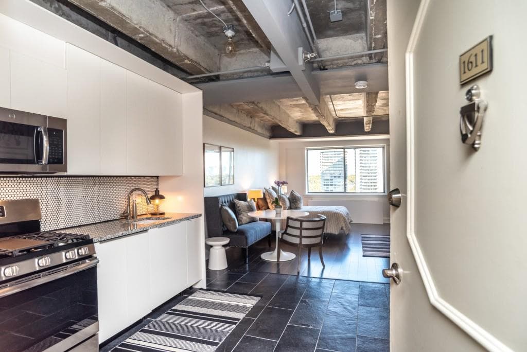 1 bedroom, 505 sq ft condominium sold at 2479 Peachtree Road 1611, Atlanta, GA 30305