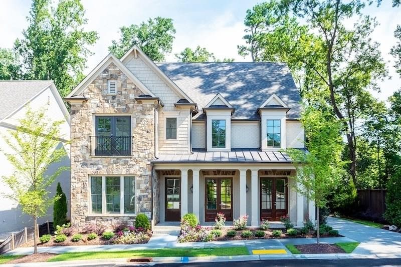 5 bedroom, 3,721 sq ft single family residence sold at 4754 Wieuca Road, Atlanta, GA 30342