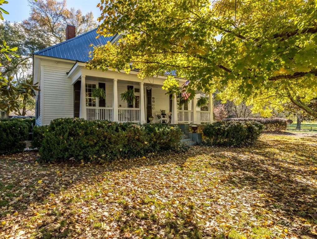 3 bedroom, 4,000 sq ft single family residence sold at 5587 Cave Spring Road, Cave Spring, GA 30124