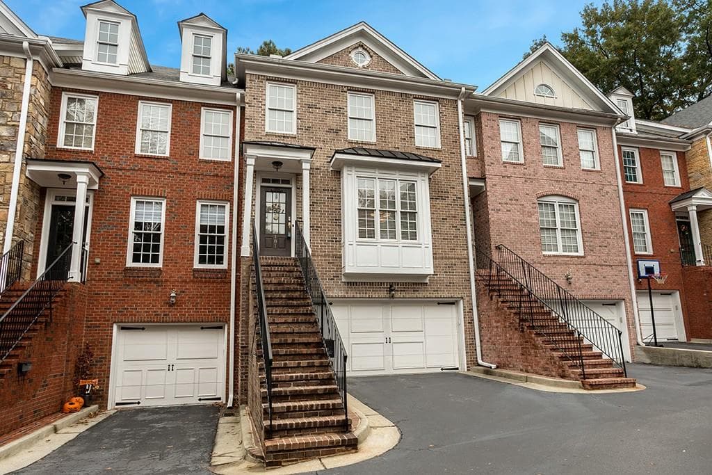 3 bedroom, 2,382 sq ft townhouse sold at 181 Chemin De Vie, Atlanta, GA 30342
