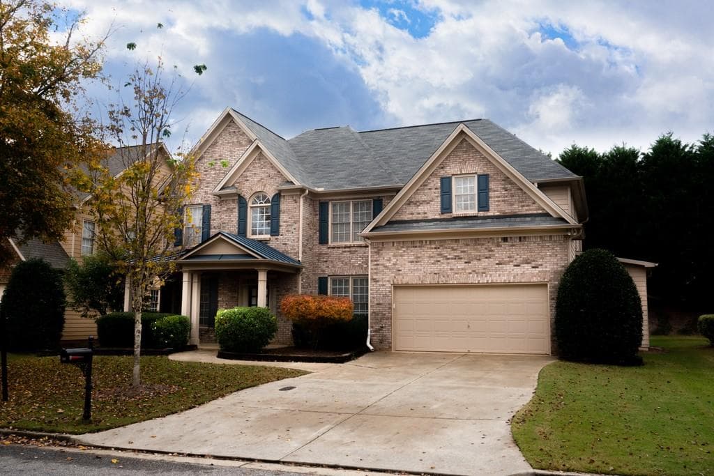 5 bedroom, 2,925 sq ft single family residence sold at 670 Jefferson Place, Cumming, GA 30040