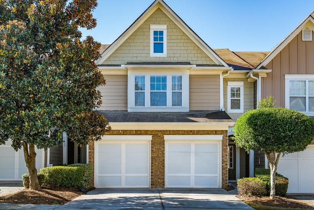 3 bedroom, 1,996 sq ft townhouse sold at 1918 Lake Heights Circle 16, Kennesaw, GA 30152