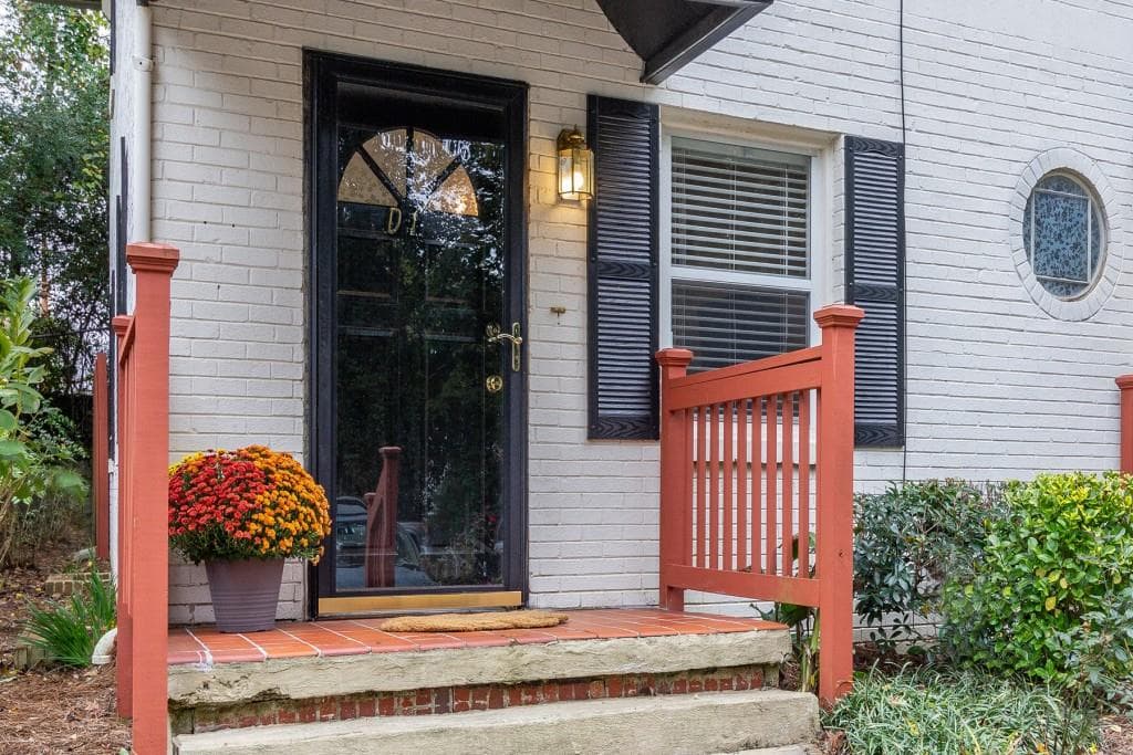 2 bedroom, 1,080 sq ft condominium sold at 2477 N Decatur Road D1, Decatur, GA 30033