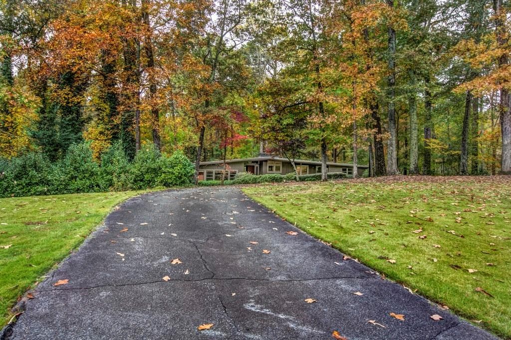 4 bedroom, 3,924 sq ft single family residence sold at 4298 Wickersham Drive, Atlanta, GA 30327
