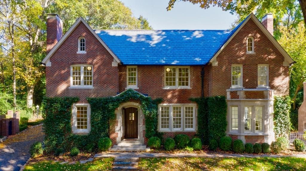 5 bedroom, 5,322 sq ft single family residence sold at 2533 Habersham Road, Atlanta, GA 30305