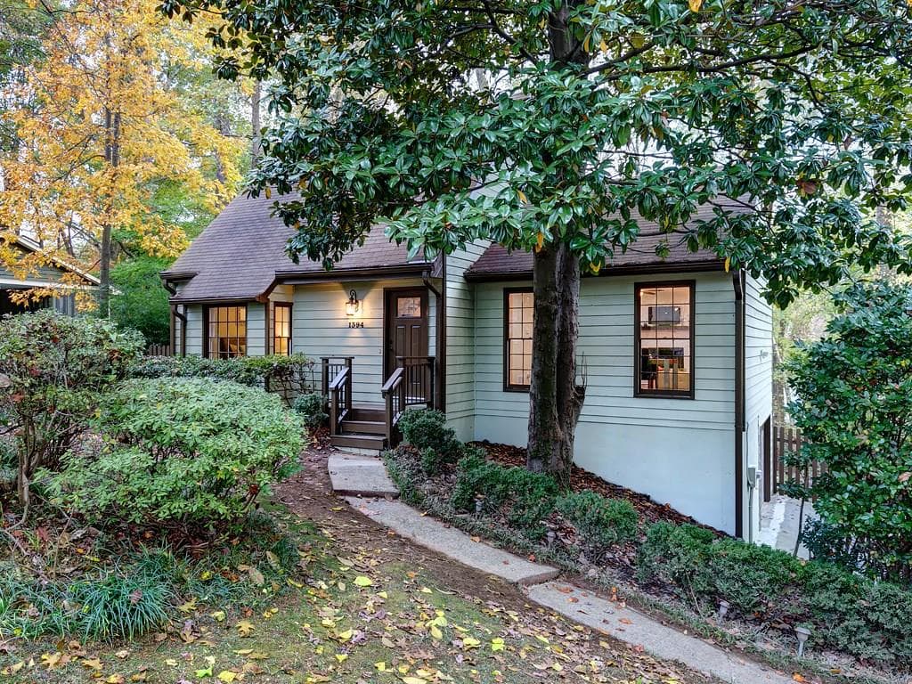 3 bedroom single family residence sold at 1394 Natchez Trace, Marietta, GA 30008
