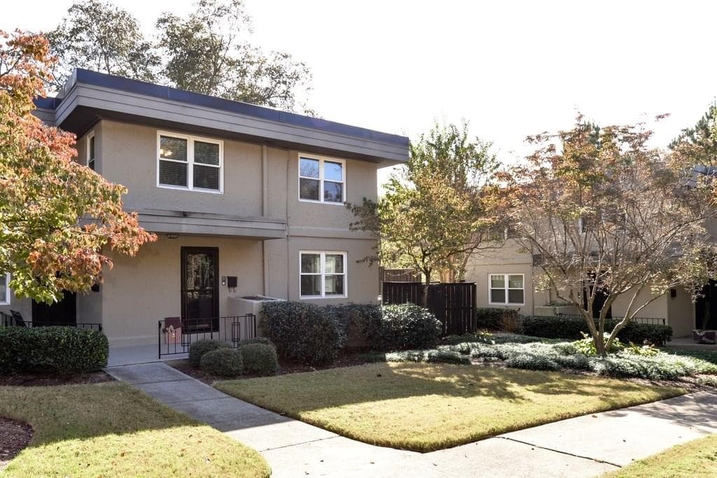 3 bedroom, 1,426 sq ft condominium sold at 311 NE Lakemoore Drive D, Atlanta, GA 30342