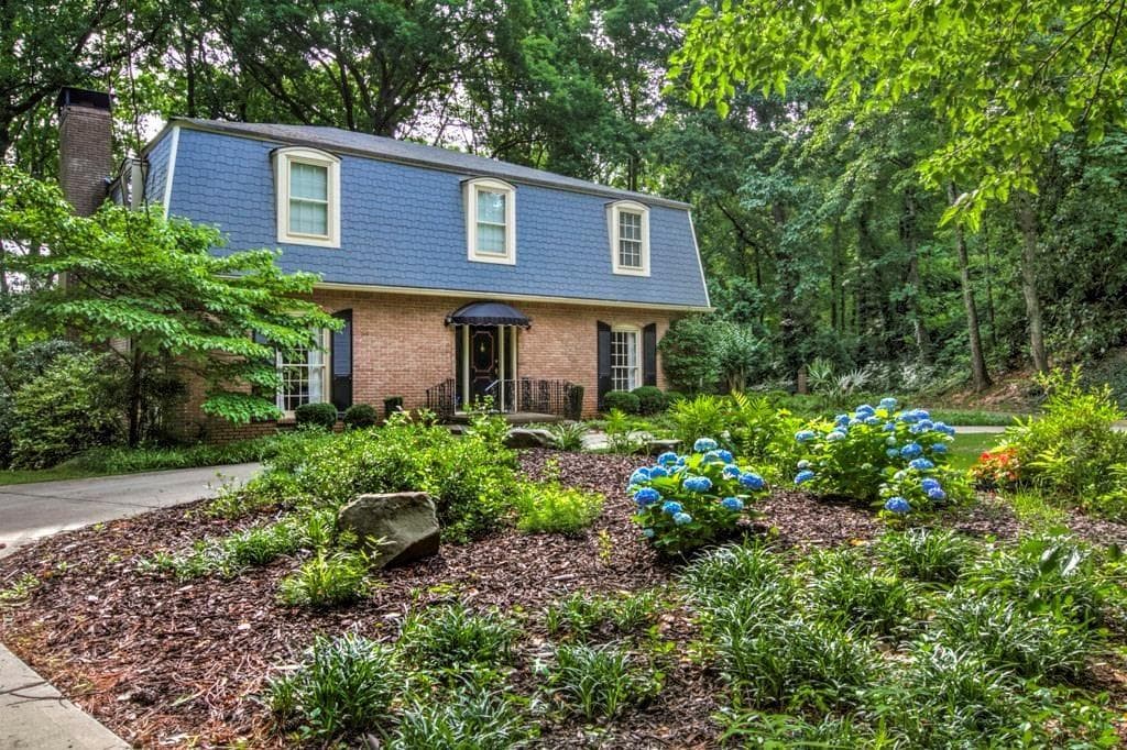 5 bedroom, 3,096 sq ft single family residence sold at 5571 Arundel Drive, Atlanta, GA 30327
