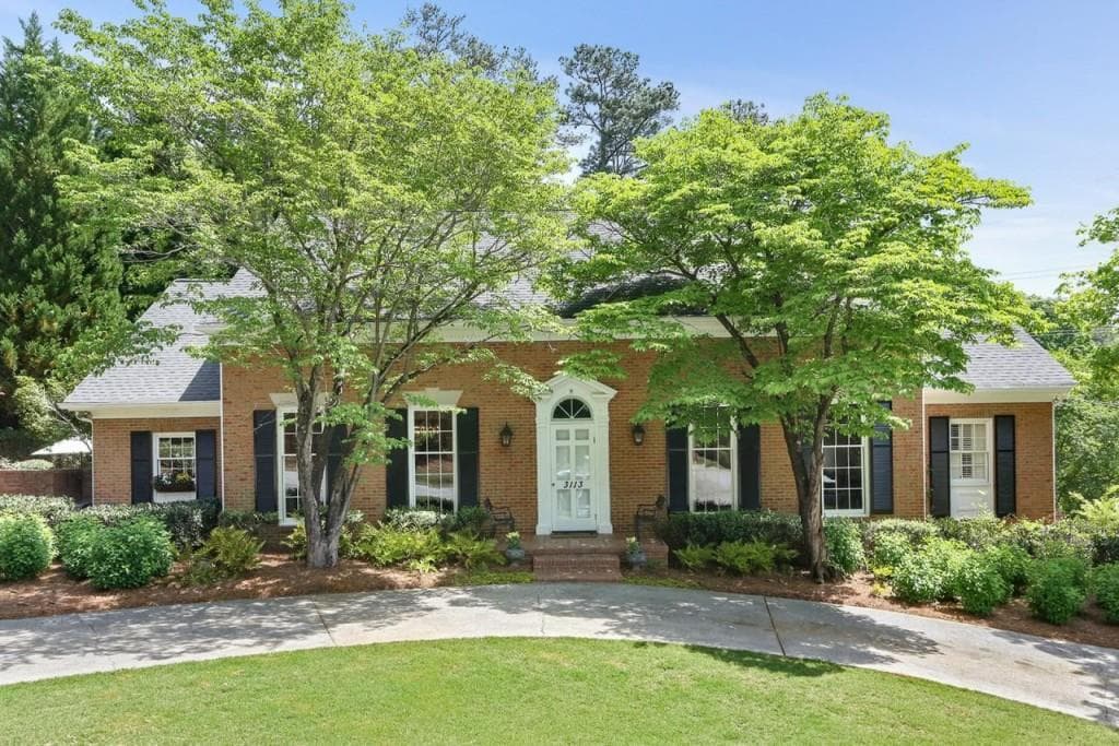 5 bedroom, 6,067 sq ft single family residence sold at 3113 Farmington Drive, Atlanta, GA 30339