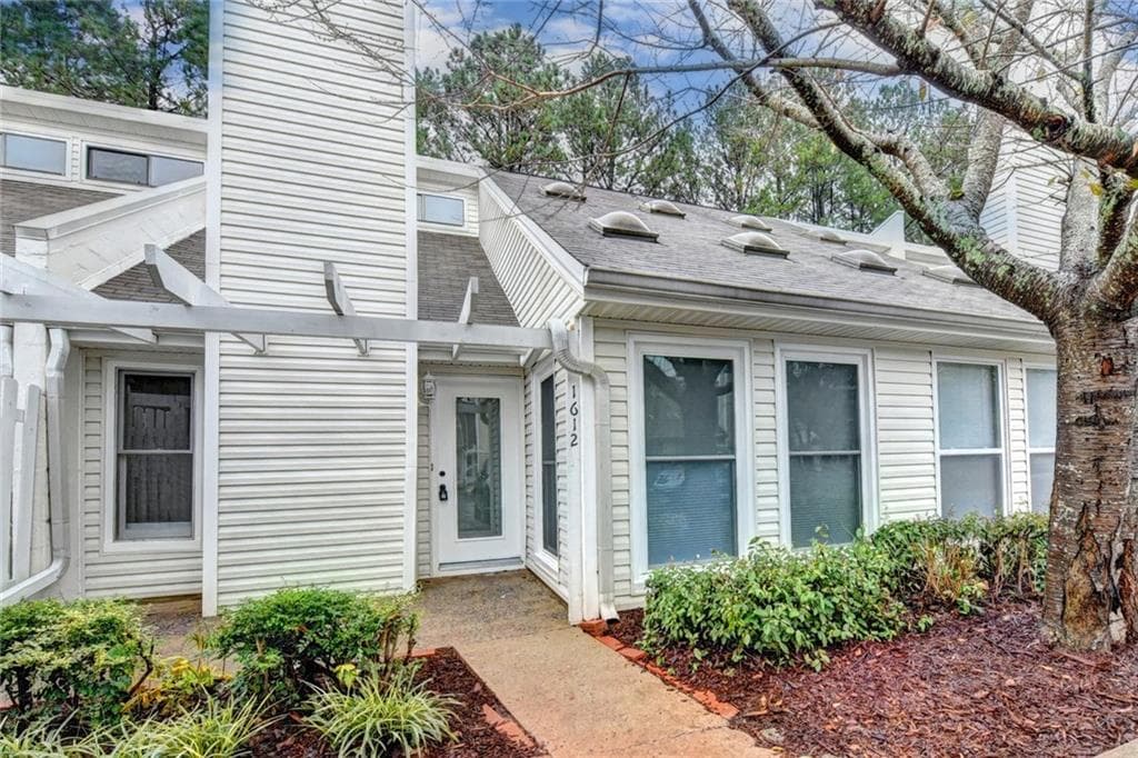 3 bedroom, 1,346 sq ft condominium sold at 1612 Homestead Trail, Alpharetta, GA 30004