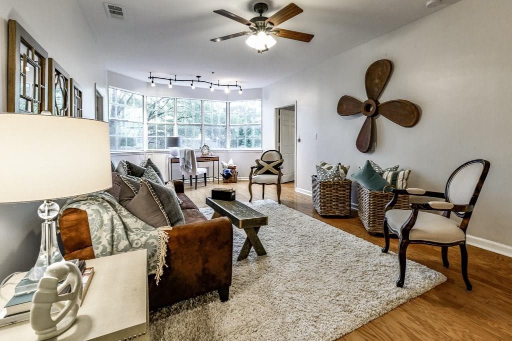 2 bedroom, 1,339 sq ft condominium sold at 2499 Peachtree Road 302, Atlanta, GA 30305