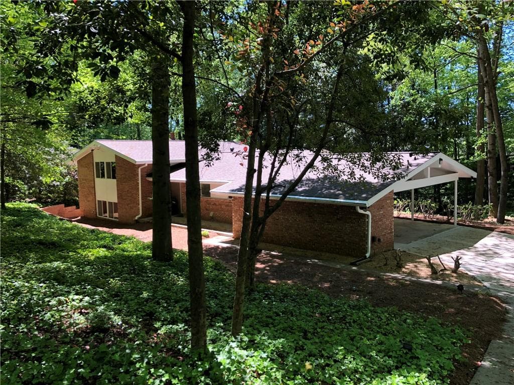4 bedroom, 1,862 sq ft single family residence sold at 1247 Paces Forest Drive, Atlanta, GA 30327
