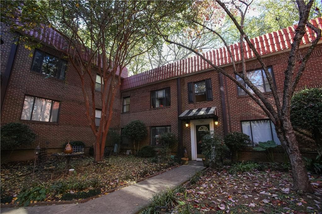 2 bedroom, 667 sq ft condominium sold at 704 Argonne Avenue 3, Atlanta, GA 30308