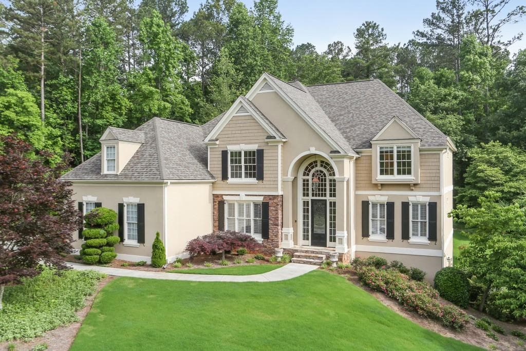 6 bedroom, 5,518 sq ft single family residence sold at 915 Treyburn Run, Milton, GA 30004