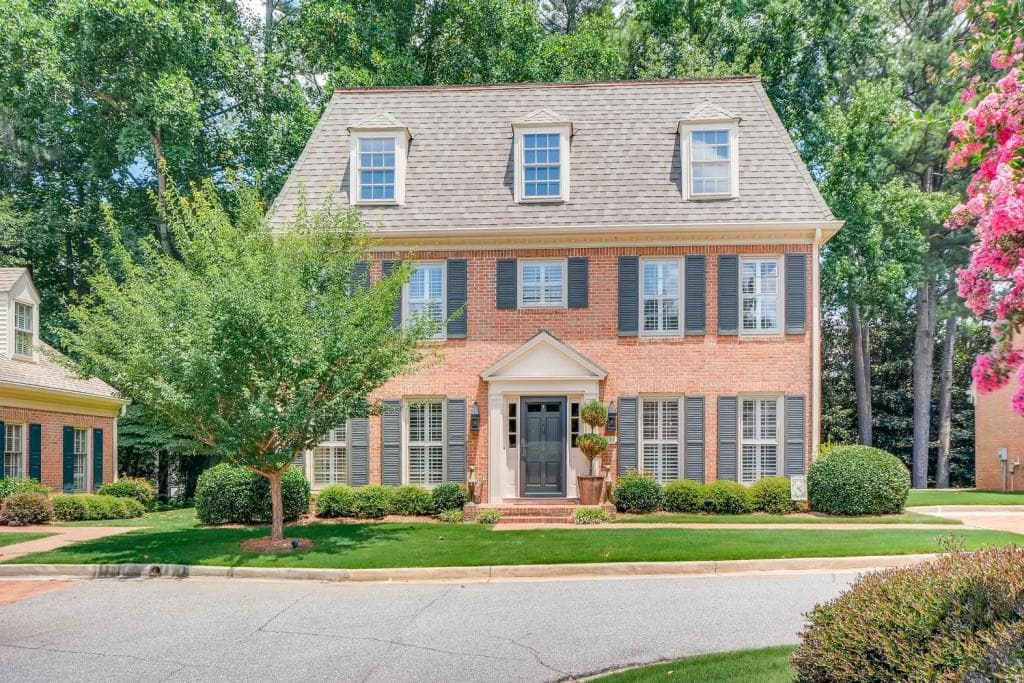 3 bedroom, 2,808 sq ft single family residence sold at 1811 Bedfordshire Drive, Decatur, GA 30033