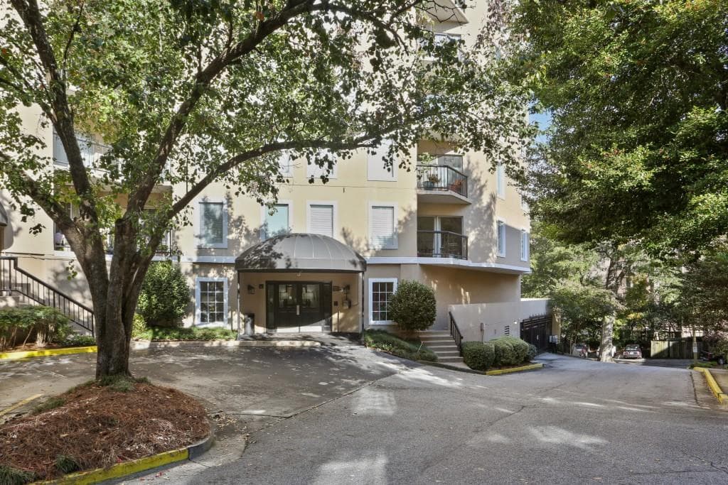 1 bedroom, 900 sq ft condominium sold at 1 Biscayne Drive 501, Atlanta, GA 30309