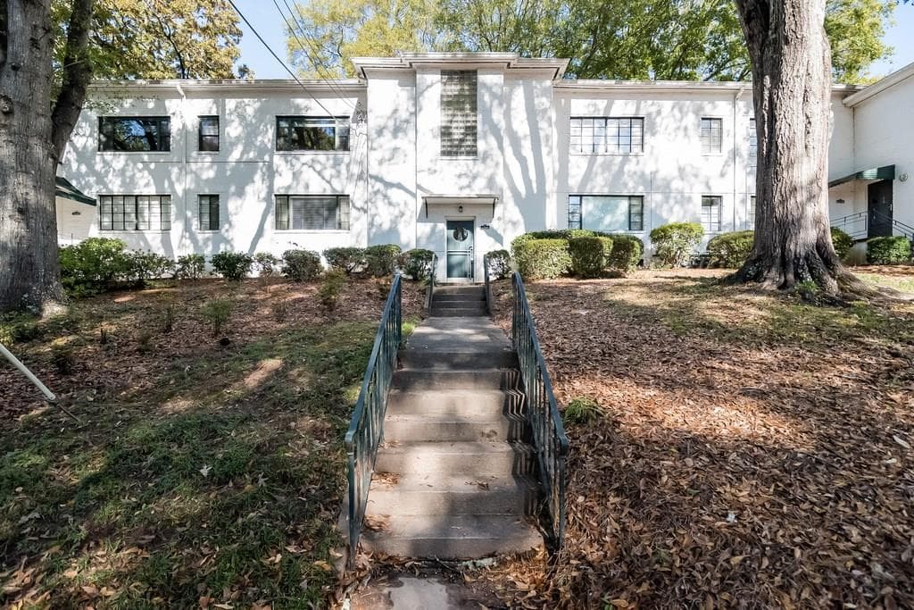 2 bedroom, 1,256 sq ft condominium sold at 1360 BRIARWOOD Drive 3, Atlanta, GA 30306