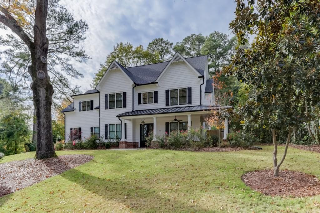 5 bedroom, 4,415 sq ft single family residence sold at 750 Darlington Circle, Atlanta, GA 30305