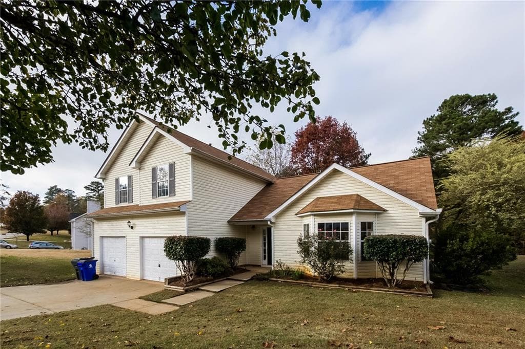 3 bedroom, 2,110 sq ft single family residence sold at 6565 Manor Creek Drive, Douglasville, GA 30135
