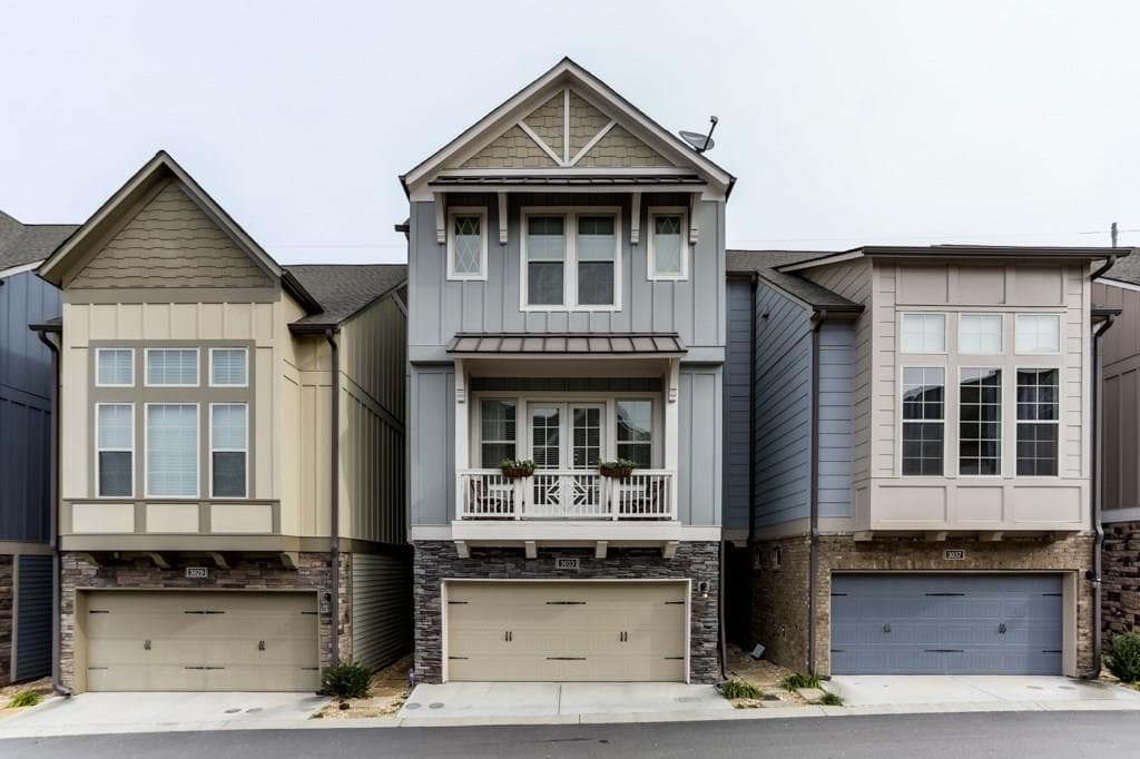 3 bedroom, 1,954 sq ft townhouse sold at 3033 Devoncroft Street, Smyrna, GA 30080