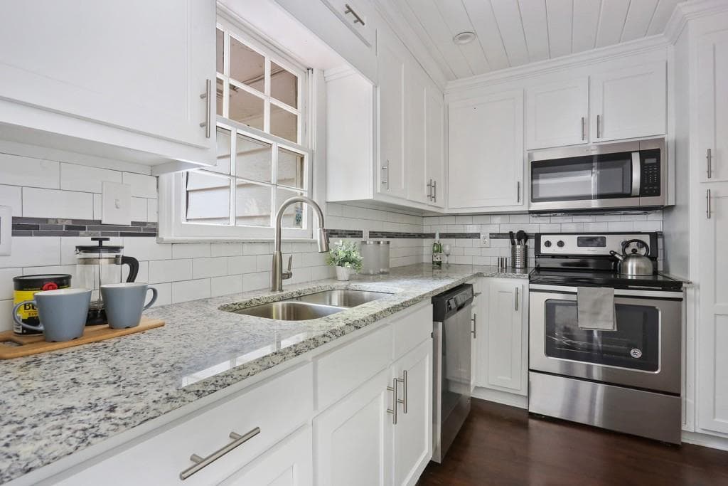 2 bedroom, 1,108 sq ft townhouse sold at 136 Peachtree Memorial Drive SC6, Atlanta, GA 30309