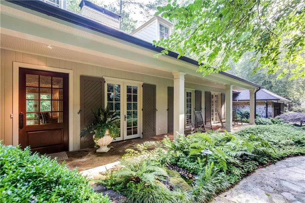 5 bedroom, 5,630 sq ft single family residence sold at 2800 Howell Mill Road, Atlanta, GA 30327