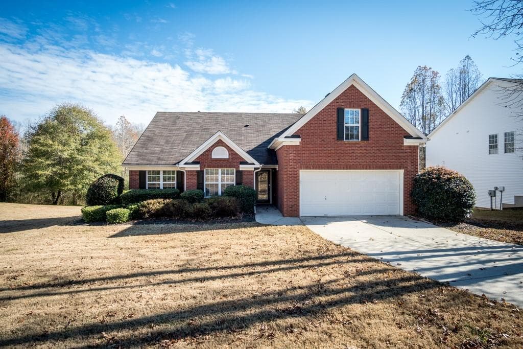 3 bedroom, 1,783 sq ft single family residence sold at 8070 Garden Oak Court, Cumming, GA 30041