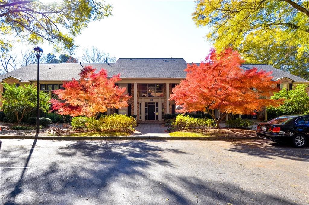 2 bedroom, 1,036 sq ft condominium sold at 3650 Ashford Dunwoody Road 526, Brookhaven, GA 30319
