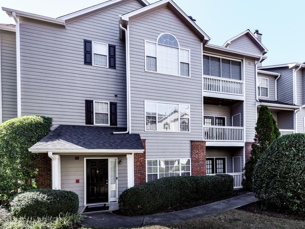 2 bedroom, 1,187 sq ft condominium sold at 711 VININGS FOREST Lane, Smyrna, GA 30080