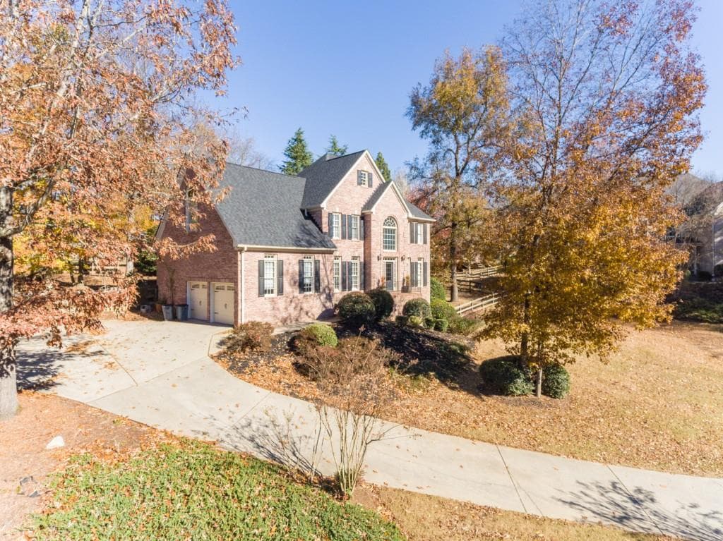 4 bedroom, 2,812 sq ft single family residence sold at 215 Foxley Way, Roswell, GA 30075