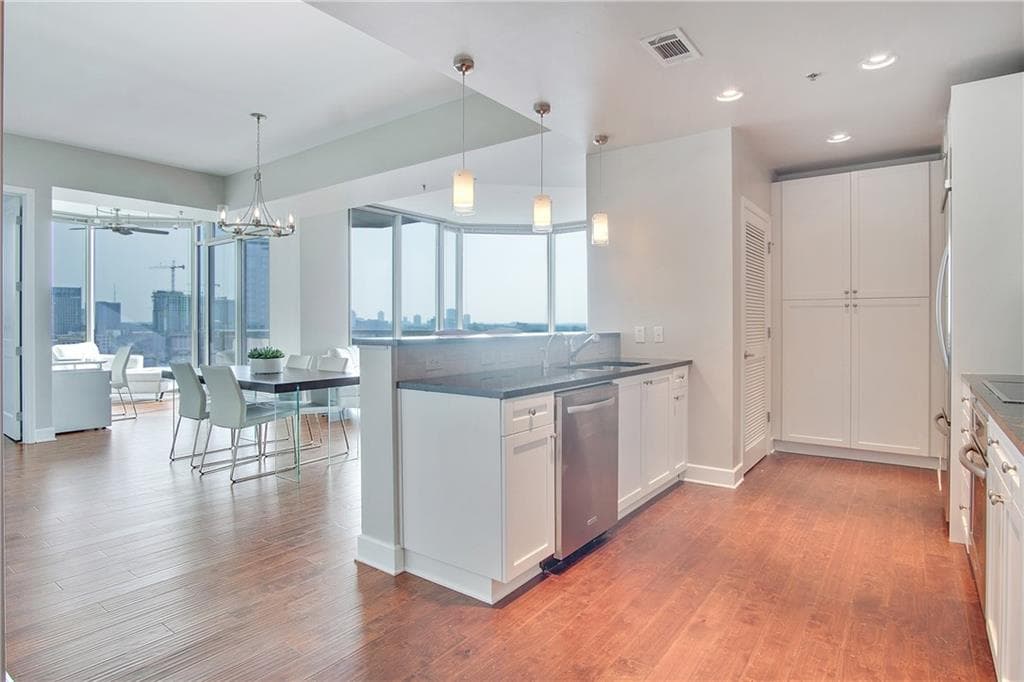 2 bedroom, 1,680 sq ft condominium sold at 2795 Peachtree Road 1509, Atlanta, GA 30305