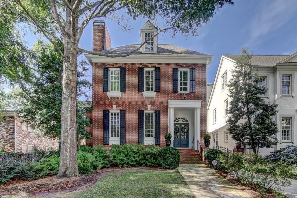 4 bedroom, 4,456 sq ft single family residence sold at 3674 Kingsboro Road, Atlanta, GA 30319
