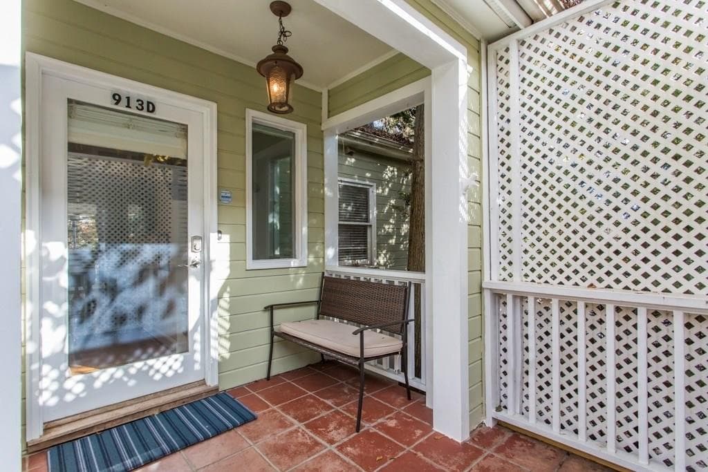 2 bedroom, 1,328 sq ft townhouse sold at 913 N HIGHLAND Avenue 913, Atlanta, GA 30306
