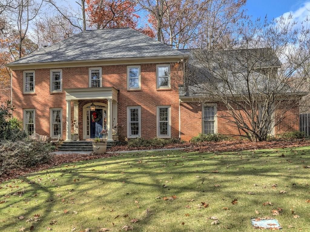 5 bedroom, 2,596 sq ft single family residence sold at 9560 River Lake Drive, Roswell, GA 30075