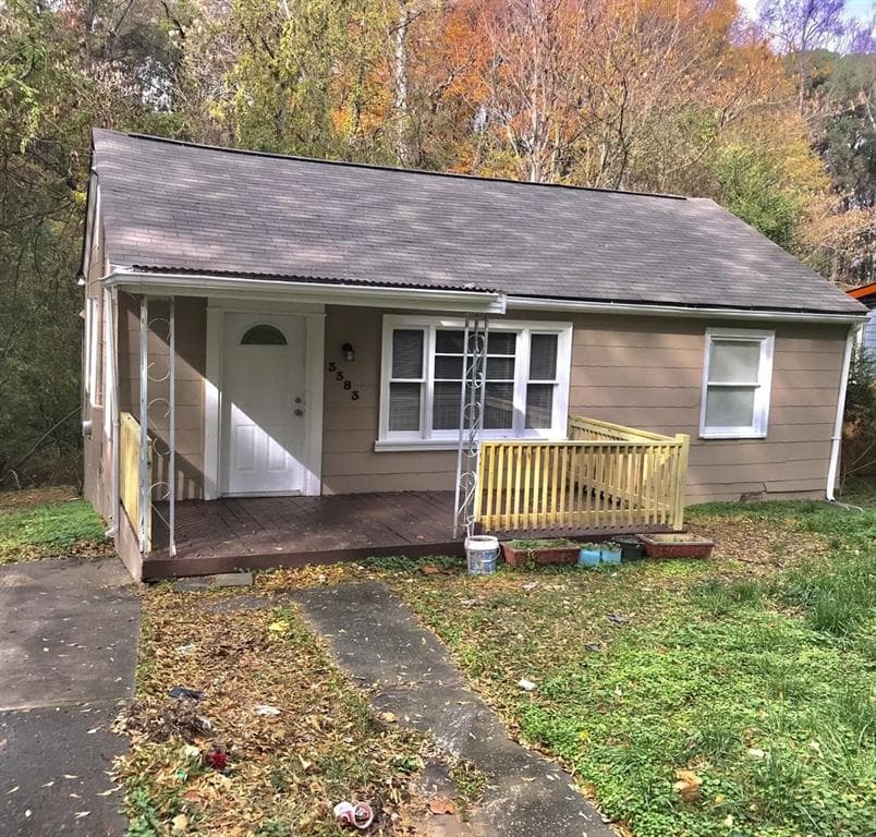 2 bedroom, 914 sq ft single family residence sold at 3383 Lake Valley Road, Atlanta, GA 30331
