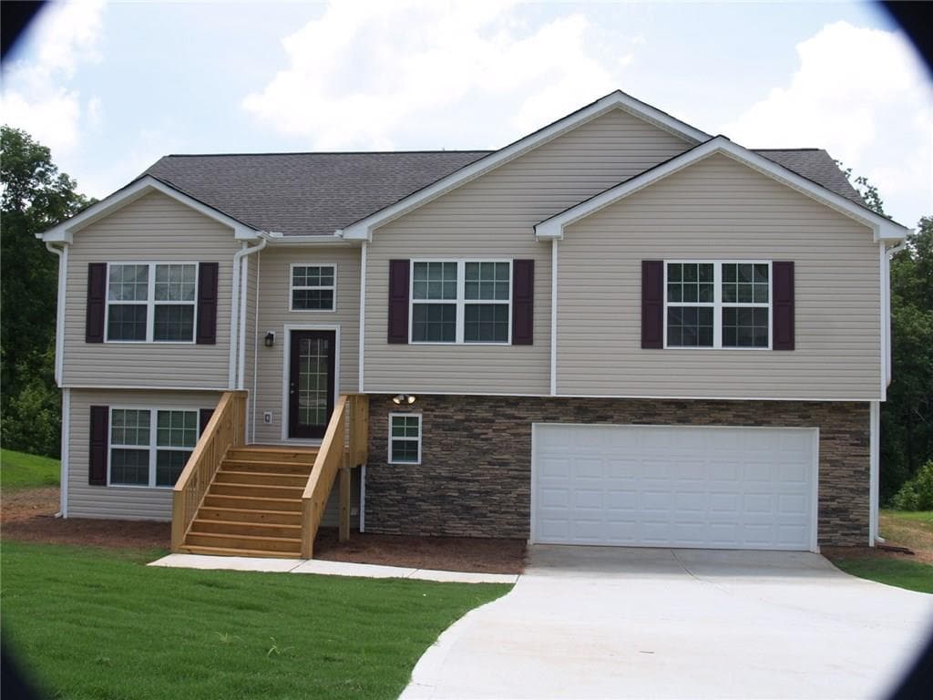 6 bedroom, 3,200 sq ft single family residence sold at 3395 Silver Ridge Drive, Gainesville, GA 30507