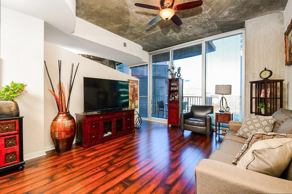 1 bedroom, 729 sq ft condominium sold at 400 W Peachtree Street 1615, Atlanta, GA 30308
