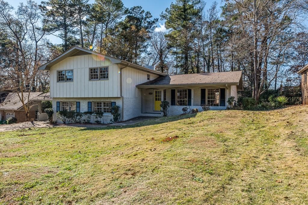 4 bedroom, 2,725 sq ft single family residence sold at 3157 E CHAPEL Circle 0, Decatur, GA 30034