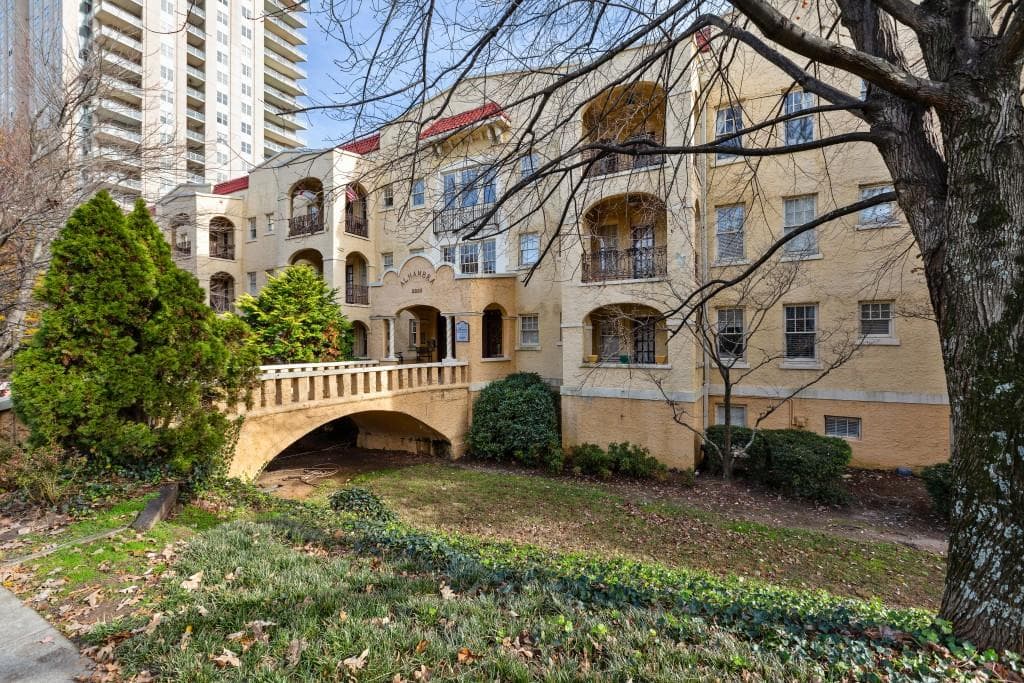 2 bedroom, 924 sq ft condominium sold at 2855 Peachtree Road 314, Atlanta, GA 30305