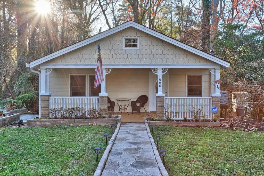 3 bedroom, 1,189 sq ft single family residence sold at 1886 Cambria Avenue, Atlanta, GA 30318
