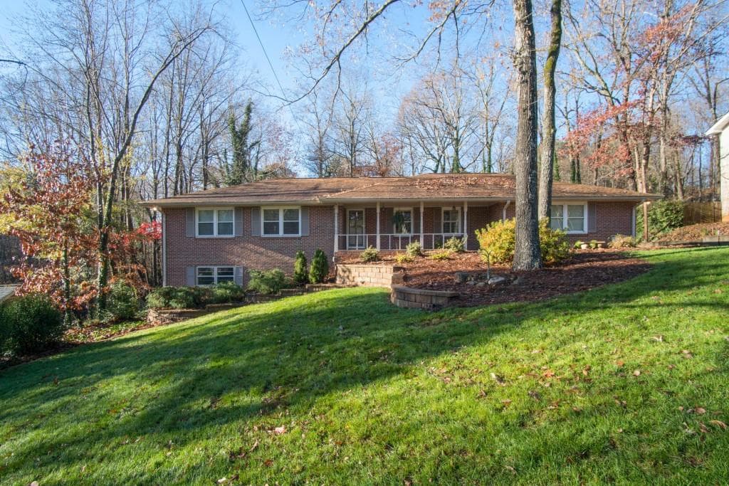 3 bedroom, 1,725 sq ft single family residence sold at 6878 Lockridge Drive, Atlanta, GA 30360