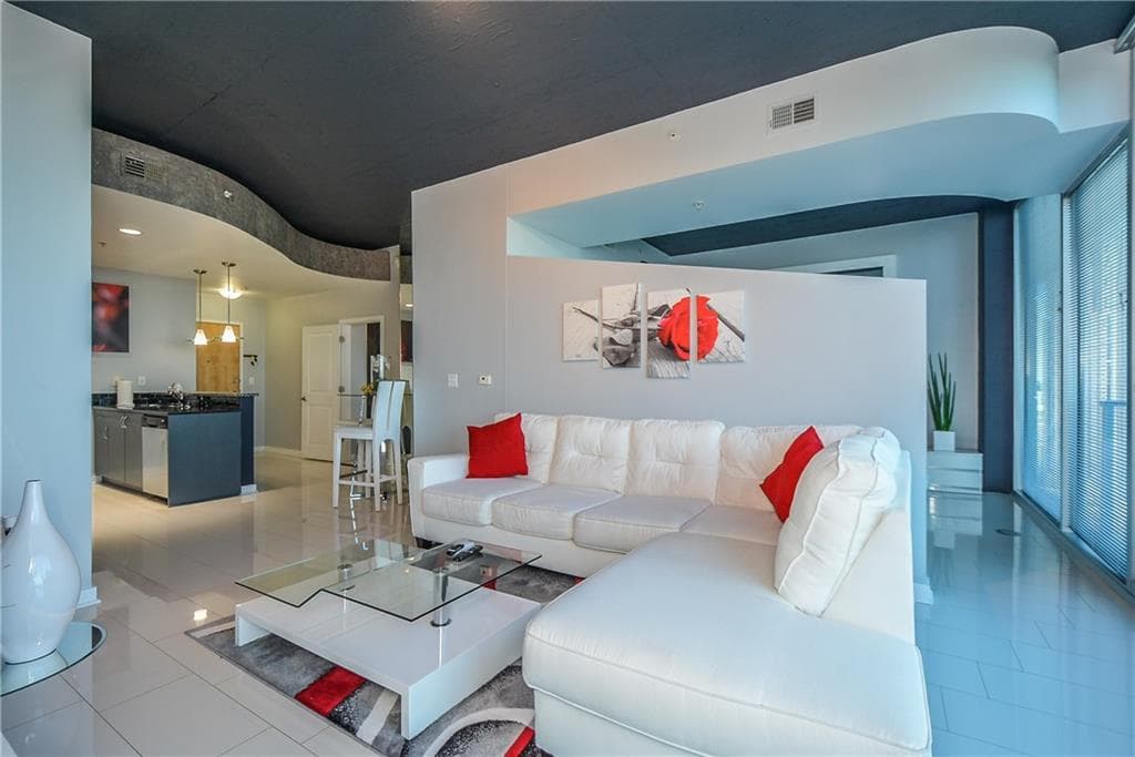 1 bedroom, 743 sq ft condominium sold at 400 W Peachtree Street 3712, Atlanta, GA 30308