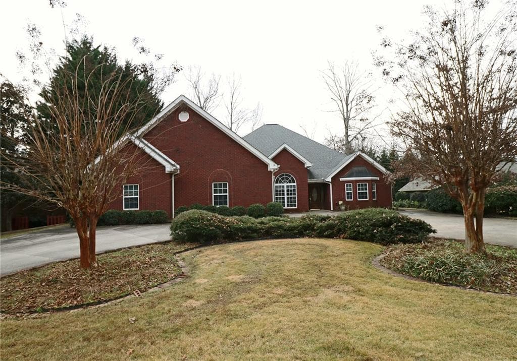 4 bedroom, 4,050 sq ft single family residence sold at 5555 STONE Trace, Gainesville, GA 30504