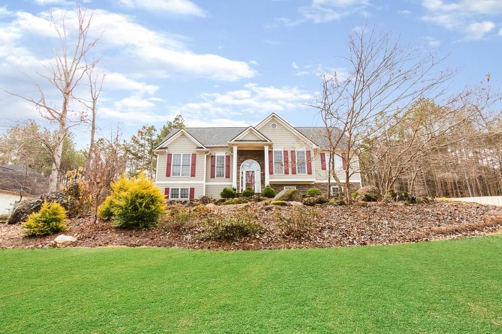 4 bedroom, 2,304 sq ft single family residence sold at 388 Heights Lane, Acworth, GA 30101