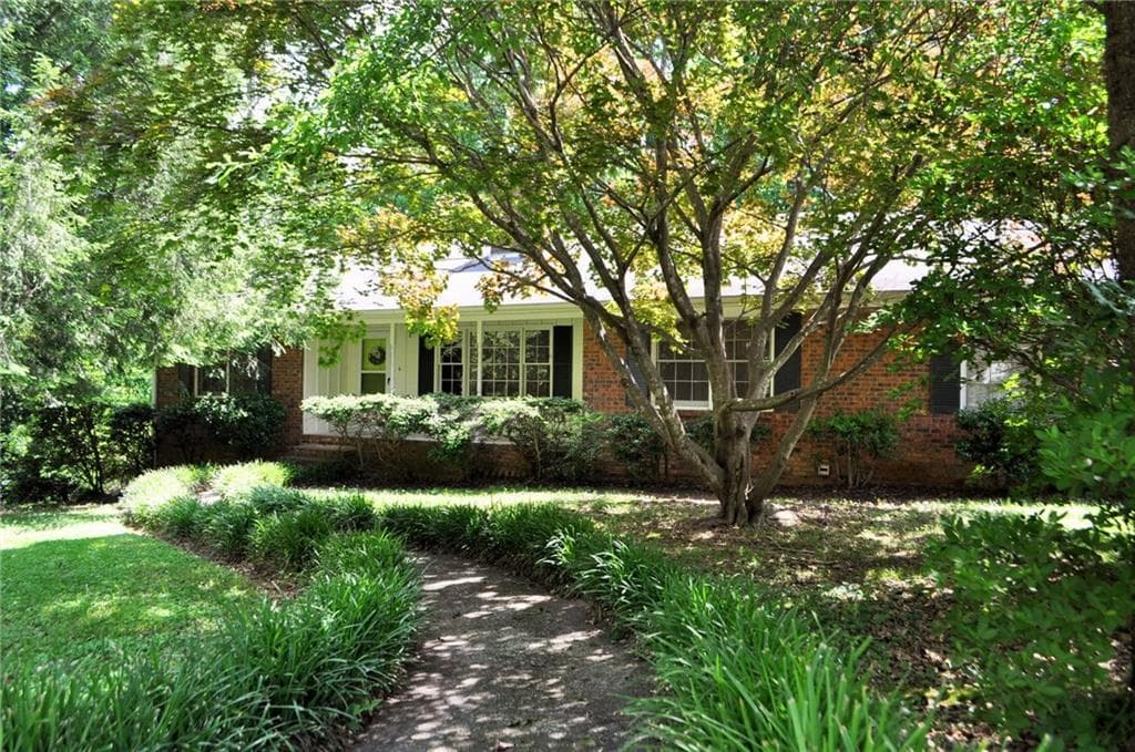 4 bedroom, 4,551 sq ft single family residence sold at 4406 Seminole Drive, Acworth, GA 30101