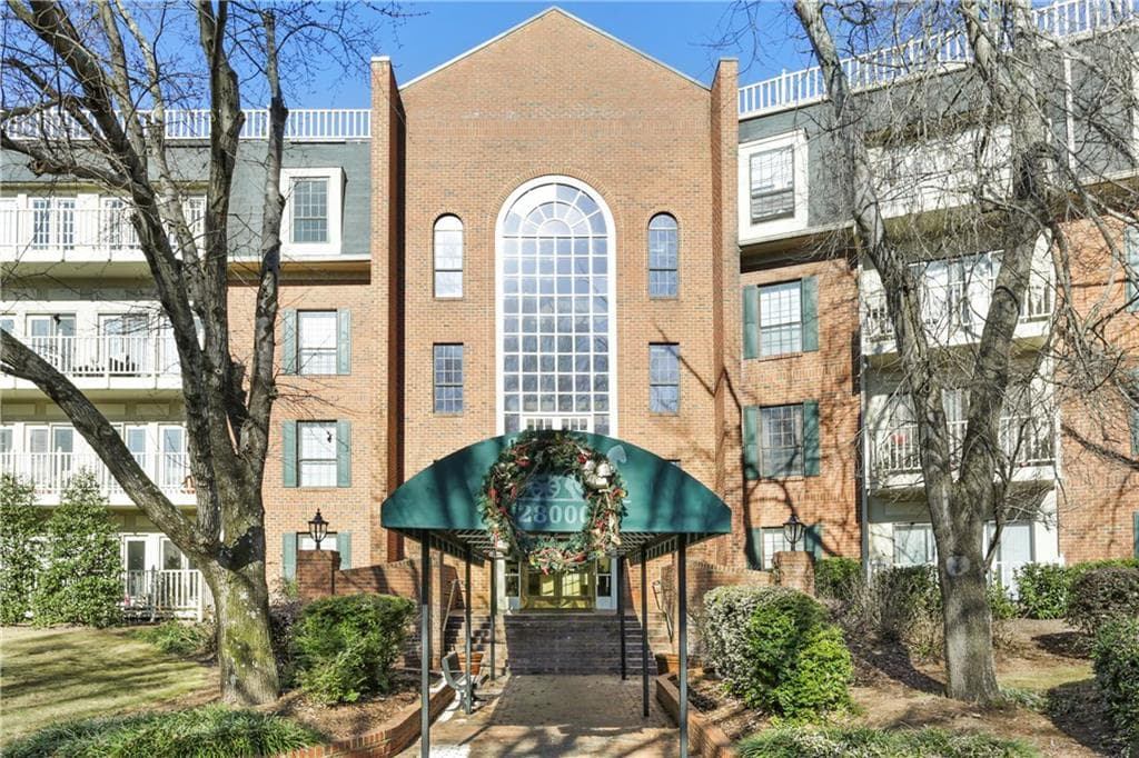 2 bedroom, 1,429 sq ft condominium sold at 28305 Plantation Drive, Atlanta, GA 30324