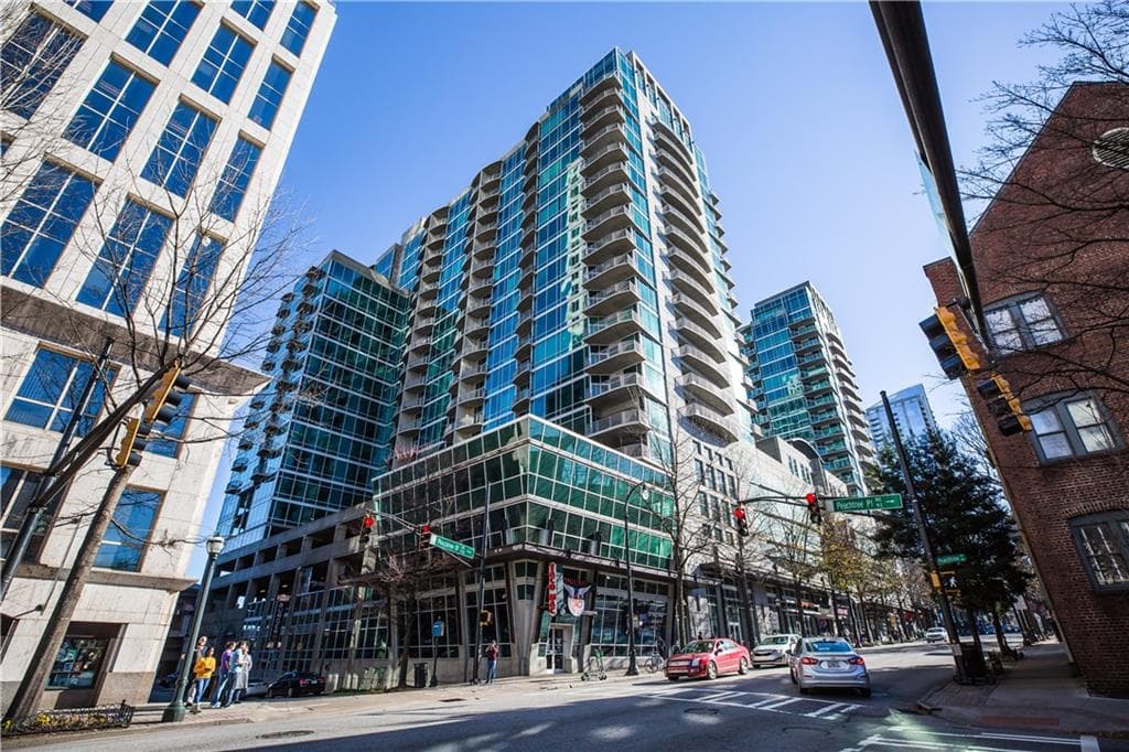 2 bedroom, 1,032 sq ft condominium sold at 943 Peachtree Street 1408, Atlanta, GA 30309