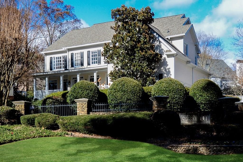 6 bedroom, 5,425 sq ft single family residence sold at 3507 GREENWOOD CLOSE NE, Atlanta, GA 30319