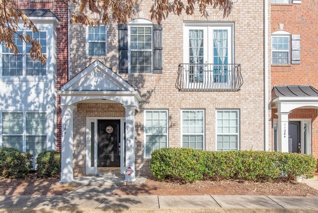 3 bedroom, 2,448 sq ft townhouse sold at 11386 MUSETTE Circle, Alpharetta, GA 30009