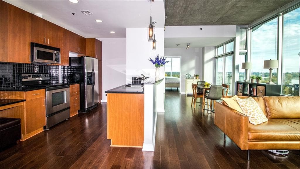 1 bedroom, 872 sq ft condominium sold at 923 Peachtree Street 1138, Atlanta, GA 30309